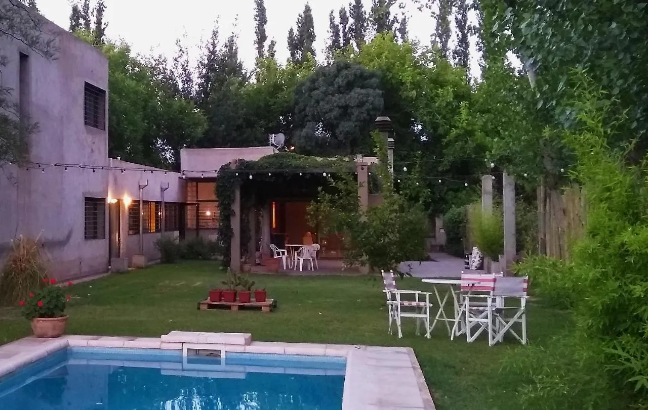 Homestay Tres Seis Tres Cnco Bed & Breakfast Mendoza